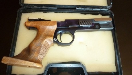 Vendo pistola Fas Domino 22lr con dos cargadores y maletín de transportes , el arma esta en Sevilla . 00