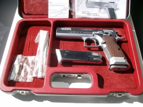 Vendo pistola Tanfoglio Limited Cunstom, 9 Pb. Va con su maletín original, cuaderno de características 02