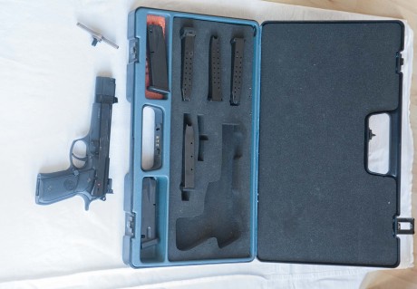 vendo Beretta Combat simple acción con maleta original ( también Beretta) y 6 cargadores y llave. Muy 01