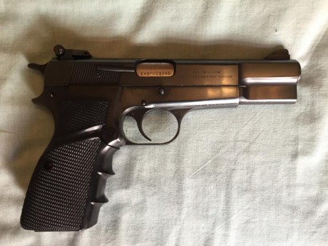 Vendo Browning GP-35, con un cargador de 13 y dos de 17. Cachas de madera originales, cachas ergonómicas 31