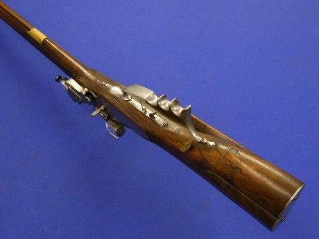 Voy a colocar unas fotos de un arma larga alemana de llave de mecha del siglo XVI. 70