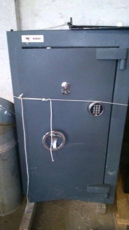 Se vende armero Grado 3 modelo Elite 12 para 3 armas cortas
12 litros de capacidad con toda la documentación 70