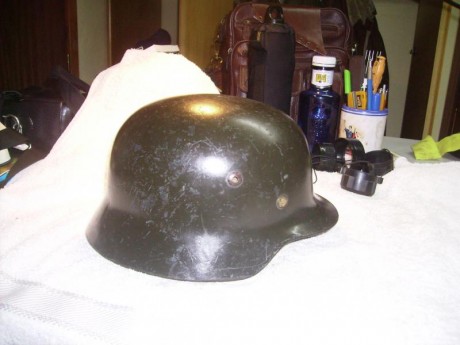 Se vende casco de la guerra civil con el distintivo de Falange. Precio 60 euros regalo bandera de la misma 02