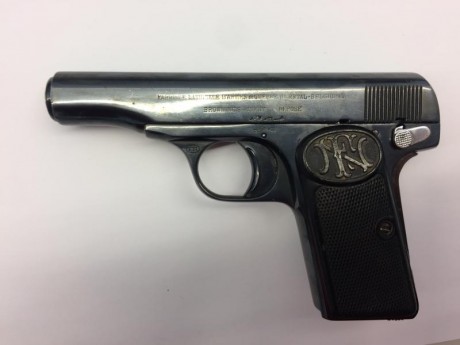 Vendo FN Browning 1910 en  calibre 9 corto (.380ACP)
El arma está guiado en F.
Está situada en Zaragoza
Arma 00