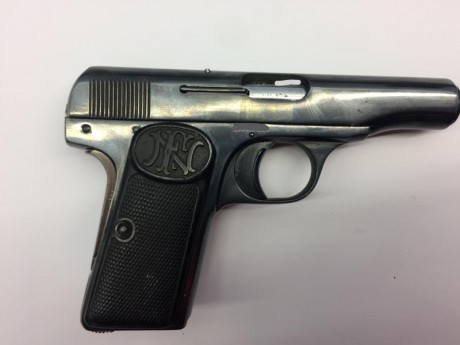 Vendo FN Browning 1910 en  calibre 9 corto (.380ACP)
El arma está guiado en F.
Está situada en Zaragoza
Arma 11