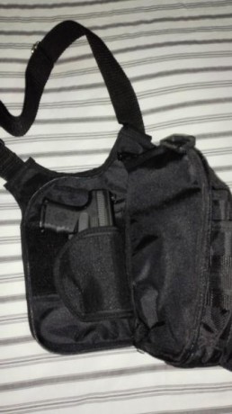 Vendo bolso bandolera porta arma, marca Akar, con varios bolsillos y sujeciones.
Precio: 20 euros.
Lugar 01