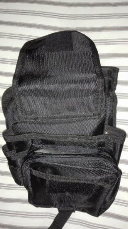 Vendo bolso bandolera porta arma, marca Akar, con varios bolsillos y sujeciones.
Precio: 20 euros.
Lugar 00
