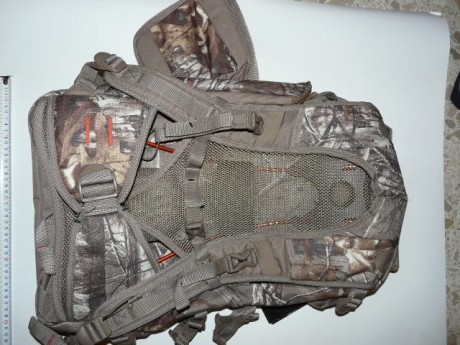 Vendo mochila porta rifle / arco Redhead primal. Resistente al agua. Hidratación compatible. Estructura 00
