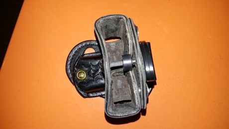 Bueno despues de haber vendido las armas de nuestro compañero fallecido... siguen saliendo cosas por los 31