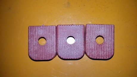 Bueno despues de haber vendido las armas de nuestro compañero fallecido... siguen saliendo cosas por los 61