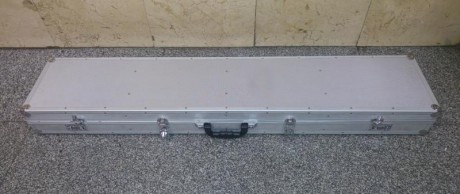 Se vende maletín de ALUMINIO para arma larga, se encuentra en perfecto estado.
Medidas:
Largo         01
