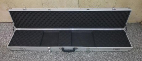 Se vende maletín de ALUMINIO para arma larga, se encuentra en perfecto estado.
Medidas:
Largo         00