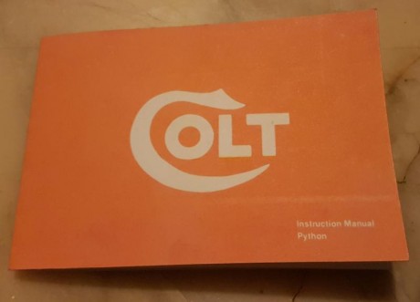 Se vende manual colt python, esta en ingles, como nuevo, siempre en la caja del arma. mide unos 13x9 cm.30 00