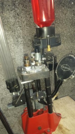 Hola a todos , pues eso vendo una prensa progresiva LEE pro 1000 con los dies del 32 y el shel plate para 00