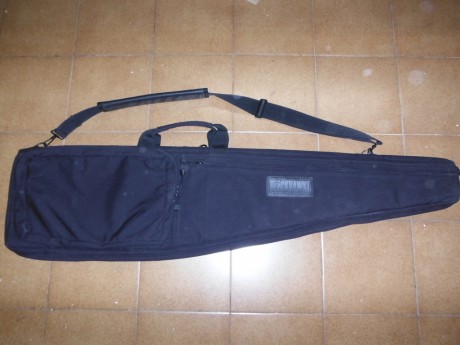 Vendida bolsa de transporte para rifle con visor marca Blackhawk.
Usada en buen estado de conservación. 01