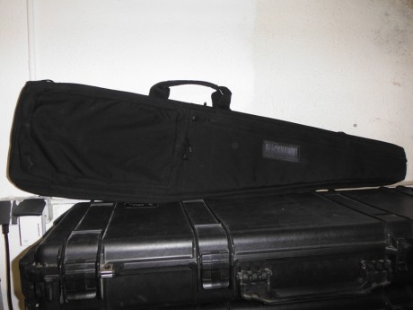 Vendida bolsa de transporte para rifle con visor marca Blackhawk.
Usada en buen estado de conservación. 00