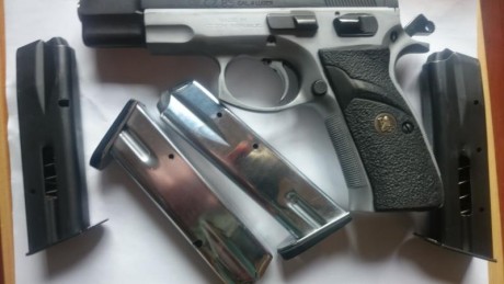 Se vende CZ 85 como nueva, muy pocos disparos, se entrega con cuatro cargadores, calibre 9mm p.
El precio 81
