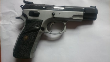 Se vende CZ 85 como nueva, muy pocos disparos, se entrega con cuatro cargadores, calibre 9mm p.
El precio 80