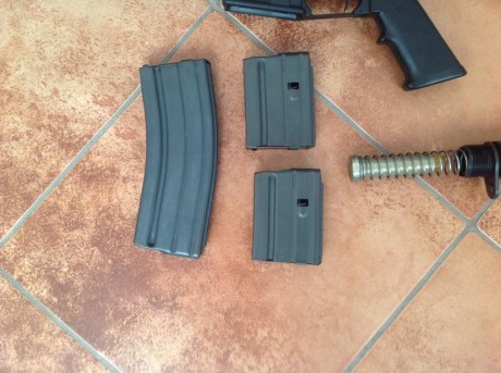 Vendo sabre xr15 modelo M5 con 2 culatas, una fija y otra retráctil, 2 cargadores de 5 y uno de 30.

Gatillo 00