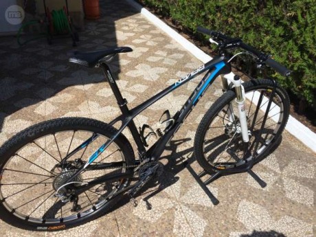 Hola pues eso tengo una Focus  Raven  carbono con suspension rock shox, magula, xt practicamente nueva 20