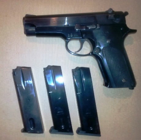 Buenas tardes, vendo pistola S&W 59 con un cargador original y dos MECGAR, todos con capacidad para 00