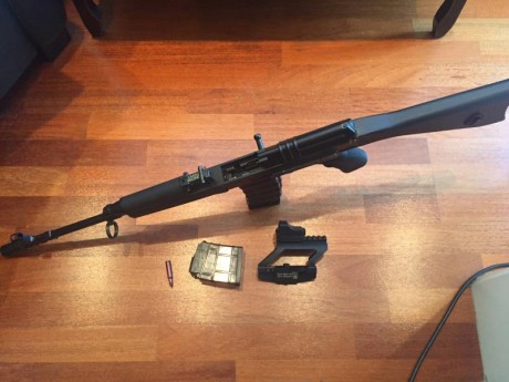 Se vende el mencionado fusil en un estado 10 con dos cargadores, uno transparente de 10 limitado y otro 10