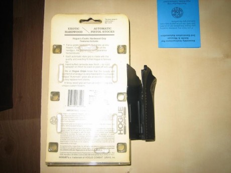 Hola, vendo este lote de cachas unas de madera de Hardwood, y la otra de polímero, para la Pistola SW 00