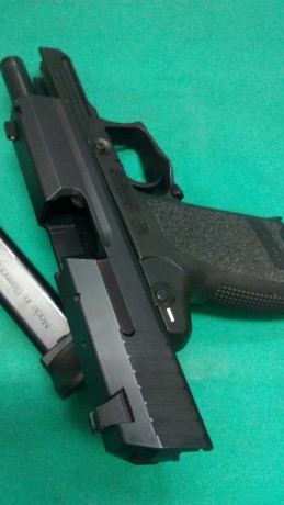 Vendo HK usp compact del calibre 9 mm con 3 cargadores uno de ellos con +2 esta impecable. 400€ Rebajada 02