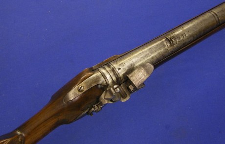 Voy a colocar unas fotos de un arma larga alemana de llave de mecha del siglo XVI. 92