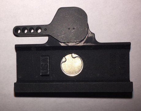 Se vende este magnífico adaptador para bípode del fabricante americano LARUE TACTICAL modelo LT130, prácticamente 02