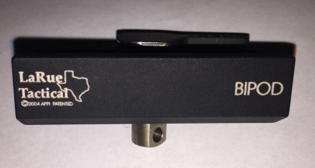 Se vende este magnífico adaptador para bípode del fabricante americano LARUE TACTICAL modelo LT130, prácticamente 01