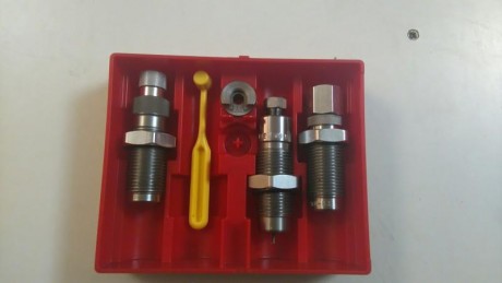 DIES  9 mm. de LEE. Estan practicamente nuevos y en Madrid. Tambien tengo el shel para el empistonador 10