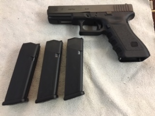 VENDO GLOCK 17
  Prácticamente nueva la compre para hacer IPSC pero finalmente
  solo he tirado unos 600 02