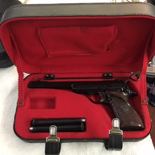 Vendo pistola STAR cal.22 de colección.
 La vendo  con su estuche original y dos cargadores.
  Precio 02