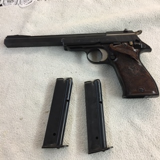 Vendo pistola STAR cal.22 de colección.
 La vendo  con su estuche original y dos cargadores.
  Precio 01