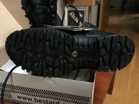 Vendo botas bestard asalto nuevas, nunca usadas lo mejor en botas tácticas.
Precio 95€ entrega en mano 00