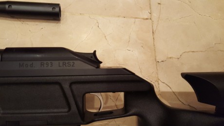 Un amigo me ha pedido que le ponga a la venta un Blaser R93 LRS2 de cal.308win con otro cañon adicional 21