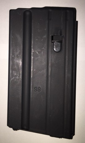 Se venden cargadores de acero inoxidable para rifles AR15 en calibre 6.8 SPC.
Los cargadores tienen capacidad 01