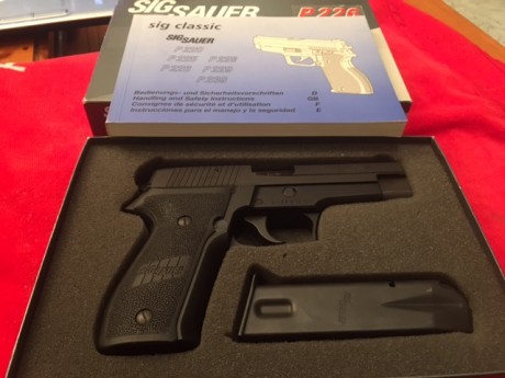 Saludos a la buena gente del foro. Pues eso vendo mi SIG SAUER P 226 DEL 9 MM PARA.
La he comprado hace 11