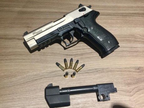 Vendo sig sauer calibre 22lr bitono en perfecto estado.
Lleva maletín original, 2 cañones (uno de de 3" 00