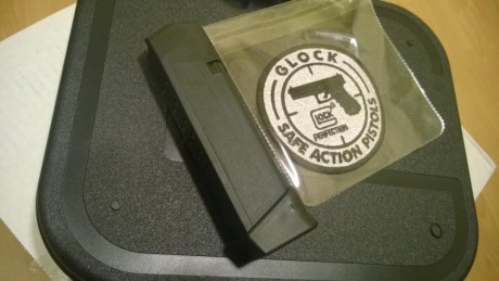 Buenas Tardes,

Liquido Lote Glock....

1) Maletín Pistola Glock -  20€
 2) Funda Interior Serraje Vega 01