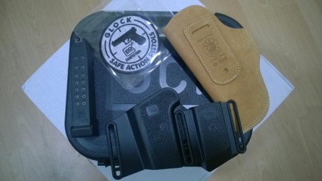 Buenas Tardes,

Liquido Lote Glock....

1) Maletín Pistola Glock -  20€
 2) Funda Interior Serraje Vega 00
