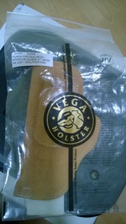 Buenas Tardes,

Liquido Lote Glock....

1) Maletín Pistola Glock -  20€
 2) Funda Interior Serraje Vega 10