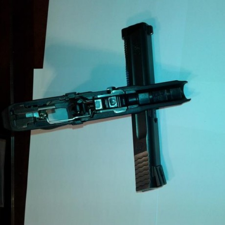 Vendo S&W MP9, con aproximadamente 150 tiros, por 350 €, con los portes incluidos a península. Si 12