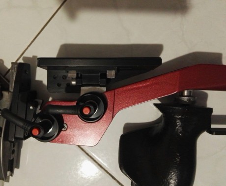 Buenos días: 

Vendo chasis de aluminio válido para carabinas Anschutz de acción redonda y cuadrada, va 00