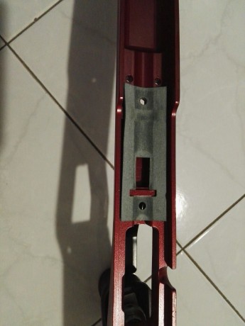 Buenos días: 

Vendo chasis de aluminio válido para carabinas Anschutz de acción redonda y cuadrada, va 11