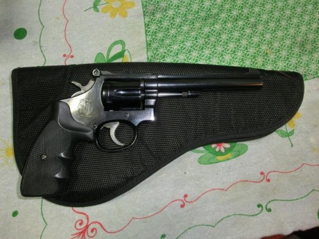 Saludo a los foreros.

Pongo en venta mi revolver Smith&Wesson cal.22 L.R. Modelo 17-4 . La razon 01