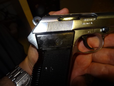 Hola vendo esta maravilla de pistola VZOR 7.65 . Arma robusta e indestructible.
La vendo con dos cargadores 00