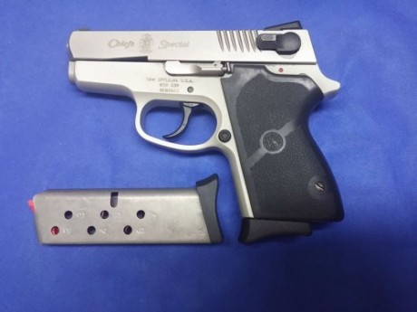 Vendo pistola smith and wesson 9mm CS9 Chiefs Special compacta guiada en F, se entrega con maletín original 00