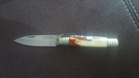 Navaja Machete Fernandez de Albacete en hueso de jirafa con cierre de palanquilla y virolas cerradas.. 02